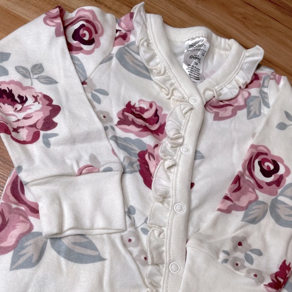 Set of 2 Long Sleeve Sleepers - Modern Moments by Gerber. Roses and Stripes. - Picture 4 of 12